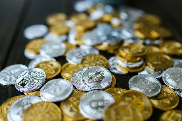 贵金属半天没有曲线变化啥意思