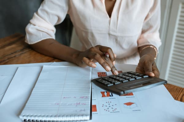  金交所贵金属代理交易什么意思